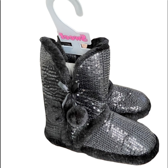 Sweet Slipper Booties - Picture 2 of 2